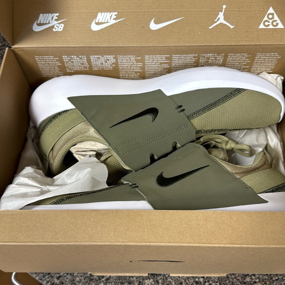 Men’s Nike E Series AD sneakers brand new